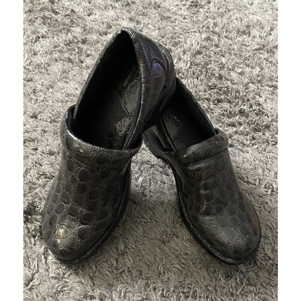 B.o.c. Womens Peggy Clogs Gray Patent Crocodile Round Toe Slip On Size 8
